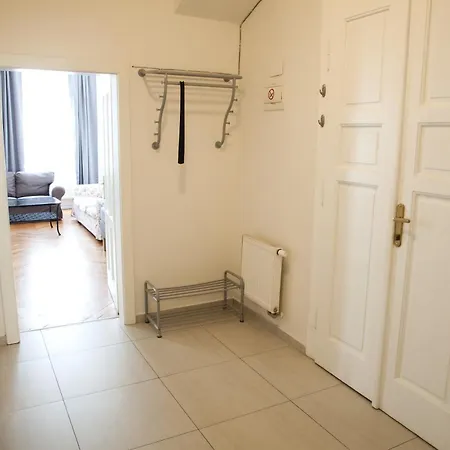Spacious 2 Bedroom With Terrace 公寓 *
