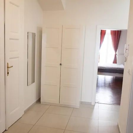 Spacious 2 Bedroom With Terrace * 布拉格