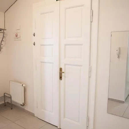 Spacious 2 Bedroom With Terrace 公寓 *