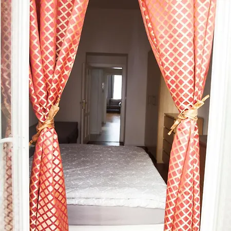 Spacious 2 Bedroom With Terrace * 布拉格