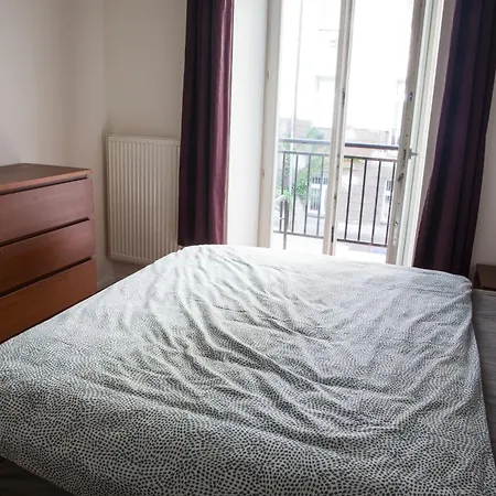 2 Bed Flat - Sleeps 9 - Pets - Smoking On Terrace Appartement Prague