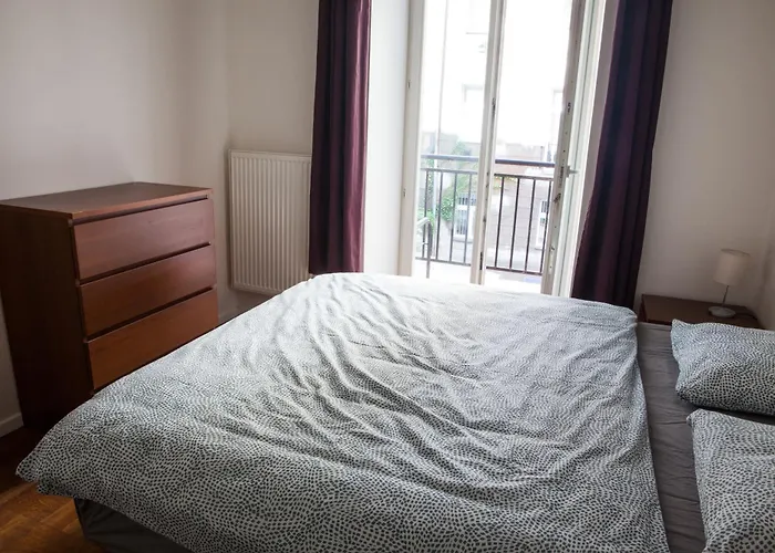 2 Bed Flat - Sleeps 9 - Pets - Smoking On Terrace Lejlighed Prag