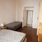 2 Bed Flat - Sleeps 9 - Pets - Smoking On Terrace Apartment