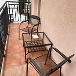 2 Bed Flat - Sleeps 9 - Pets - Smoking On Terrace Apartment Prague