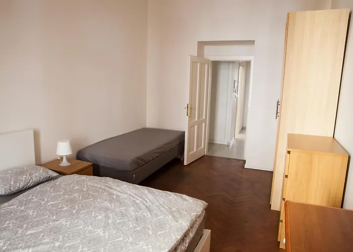 2 Bed Flat - Sleeps 9 - Pets - Smoking On Terrace Appartamento