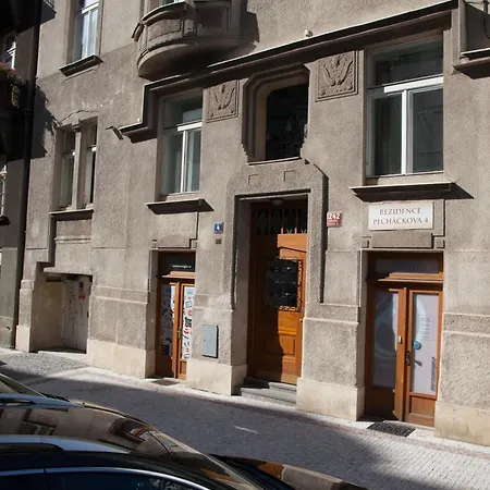 Apartmán 2 Bed Flat - Sleeps 9 - Pets - Smoking On Terrace Praha