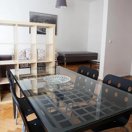2 Bed Flat - Sleeps 9 - Pets - Smoking On Terrace Praha
