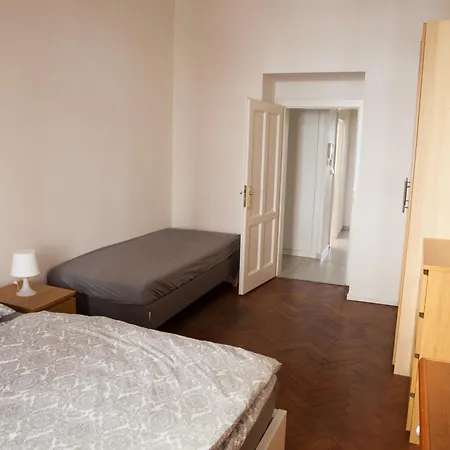 2 Bed Flat - Sleeps 9 - Pets - Smoking On Terrace Apartmán