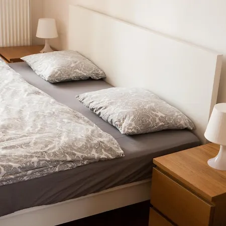 2 Bed Flat - Sleeps 9 - Pets - Smoking On Terrace