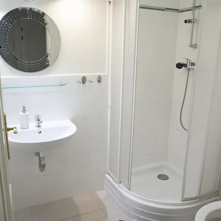2 Bed Flat - Sleeps 9 - Pets - Smoking On Terrace Apartmán *