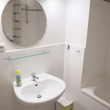 Spacious 2 Bedroom With Terrace * פראג