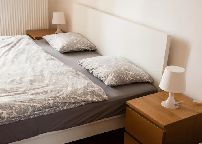 2 Bed Flat - Sleeps 9 - Pets - Smoking On Terrace
