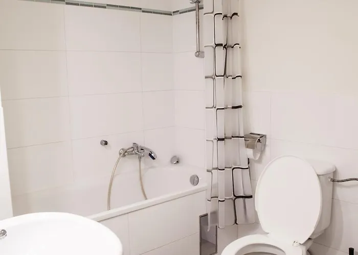 2 Bed Flat - Sleeps 9 - Pets - Smoking On Terrace